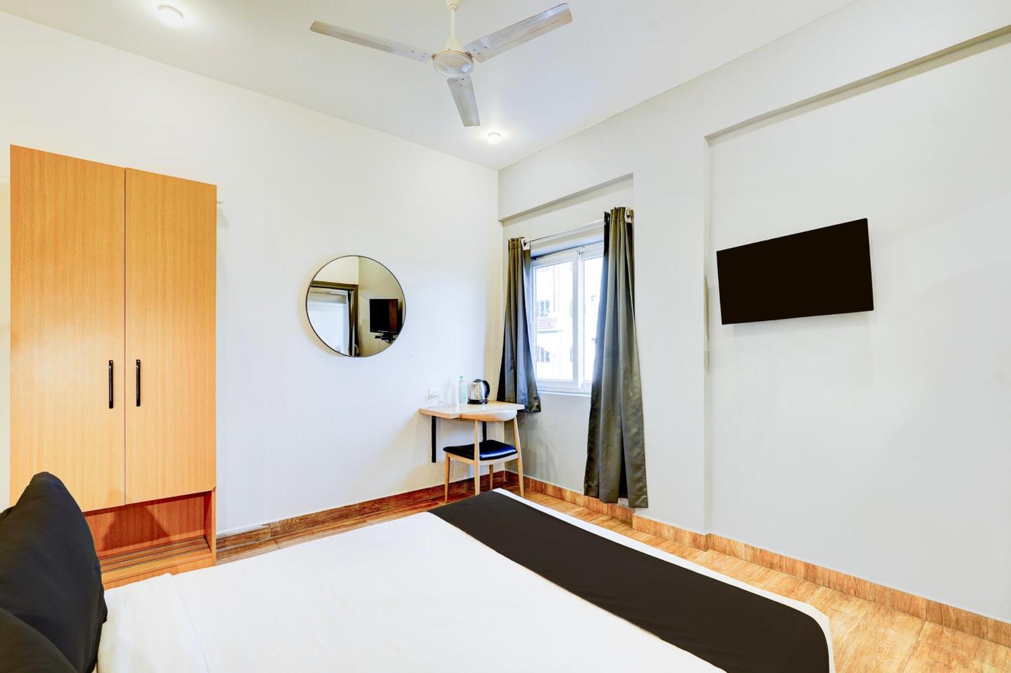 Treebo Trend De Alphabet Tirupati Hotel Bagian luar foto