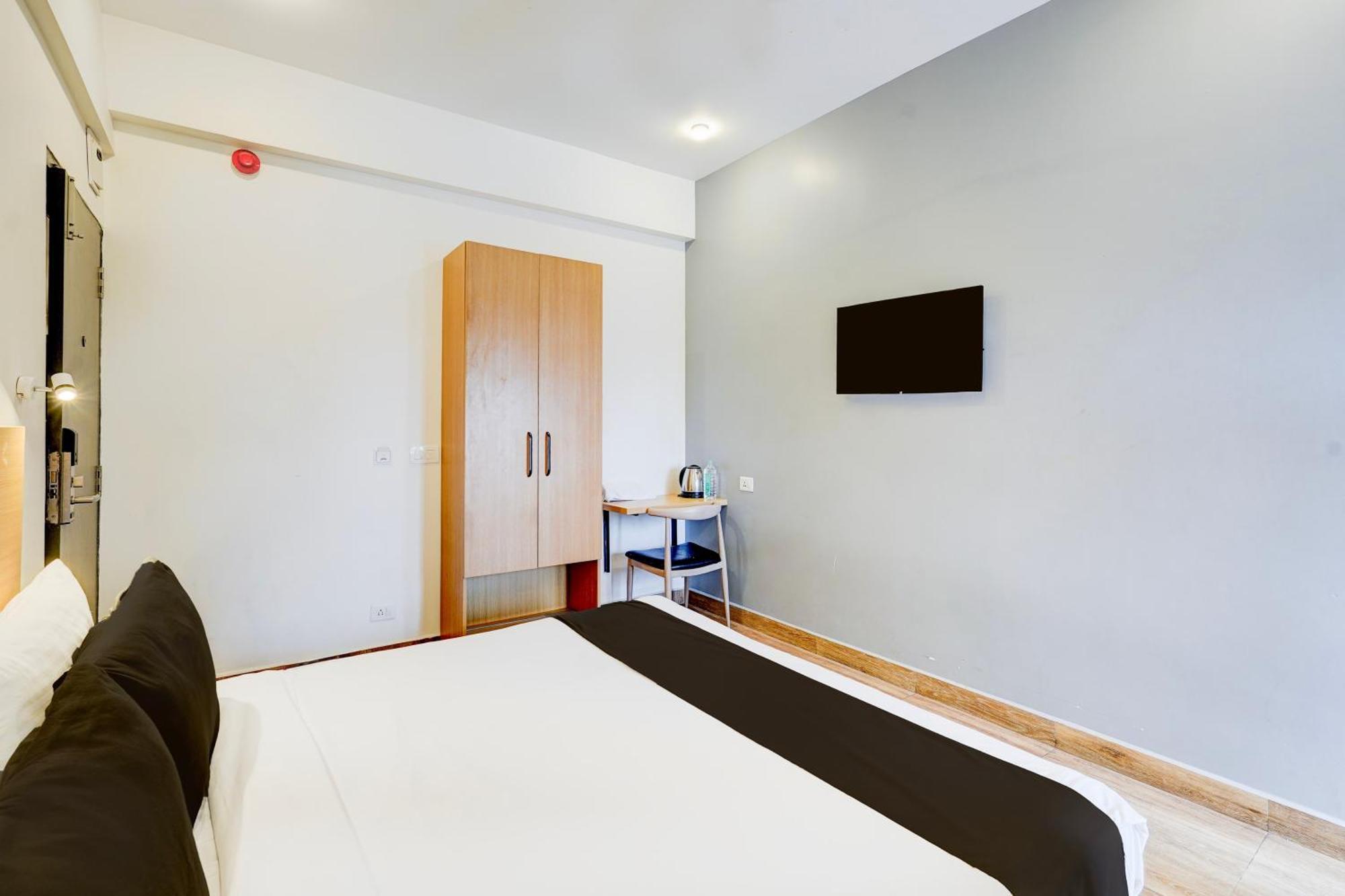 Treebo Trend De Alphabet Tirupati Hotel Bagian luar foto