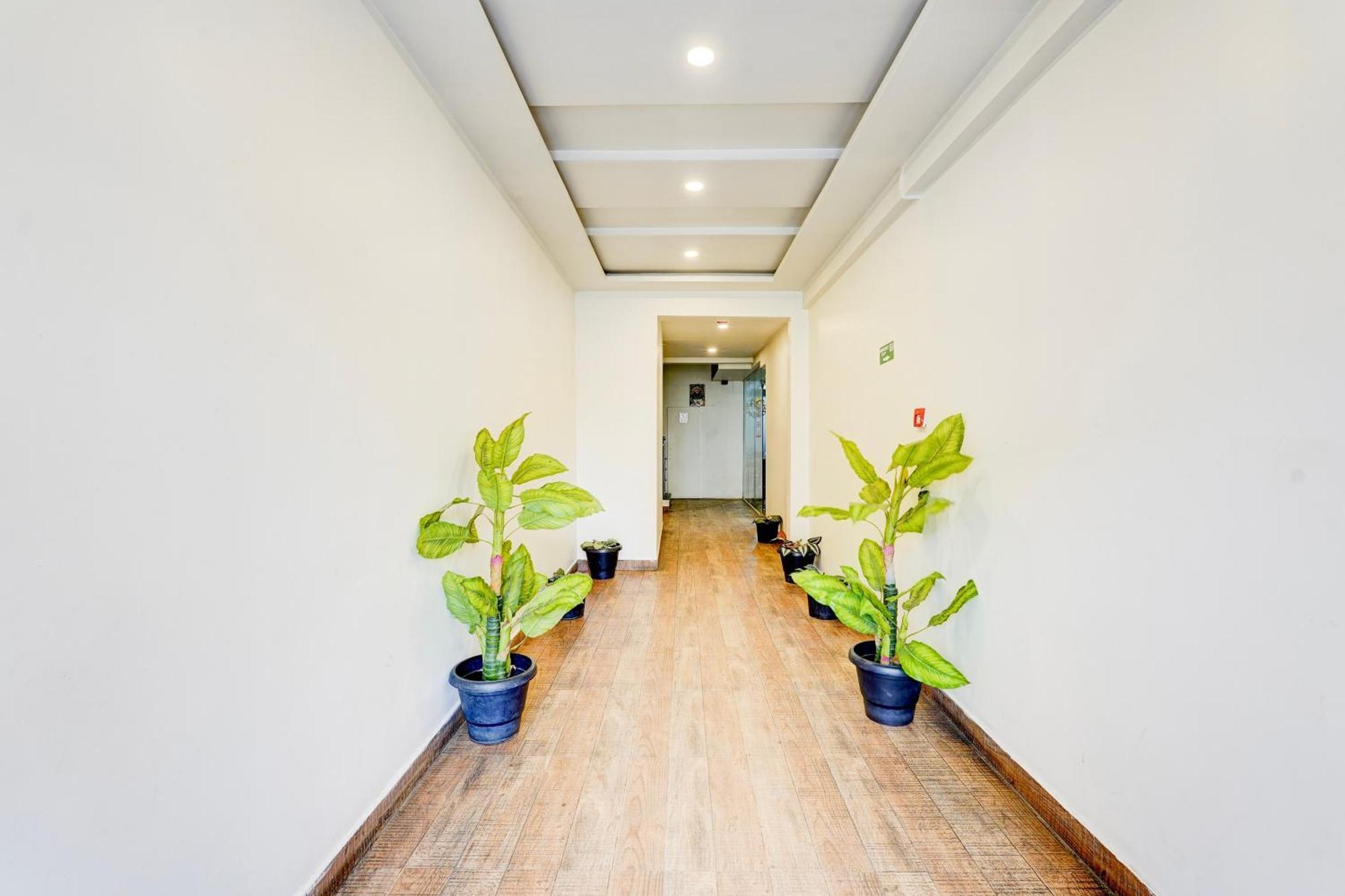 Treebo Trend De Alphabet Tirupati Hotel Bagian luar foto