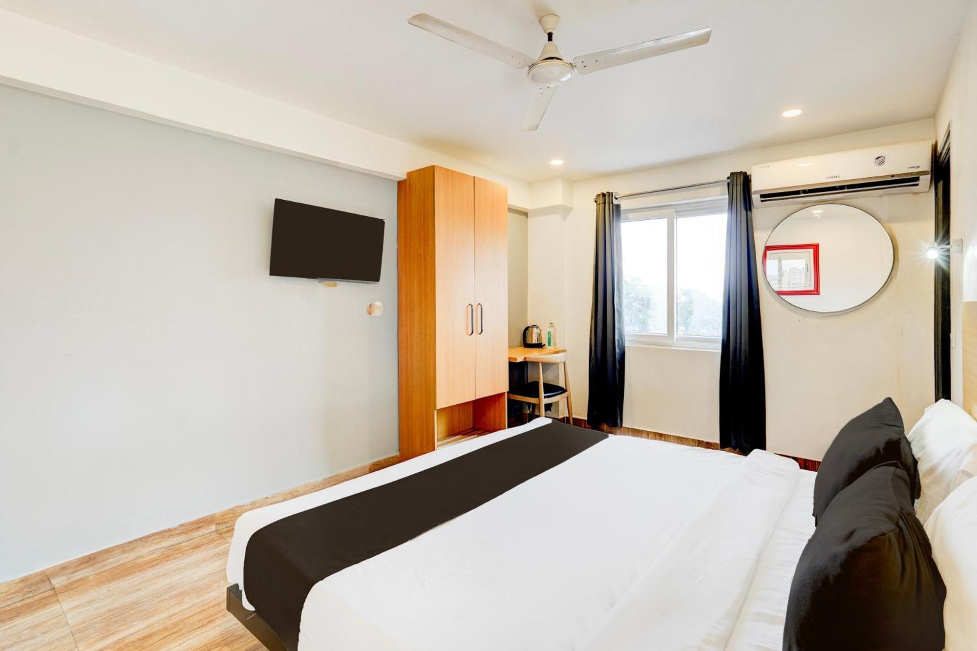 Treebo Trend De Alphabet Tirupati Hotel Bagian luar foto